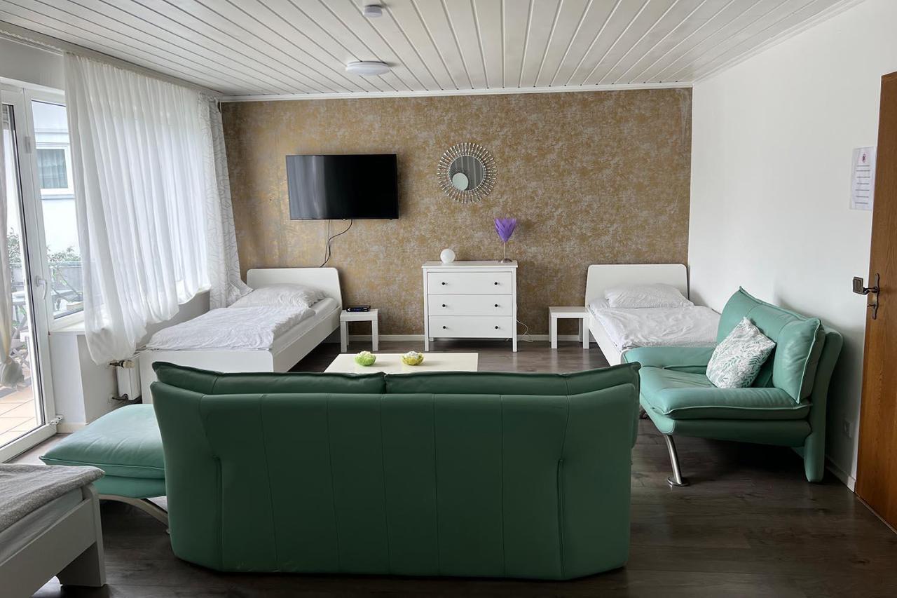 One room Apartment in Niederkassel Buitenkant foto
