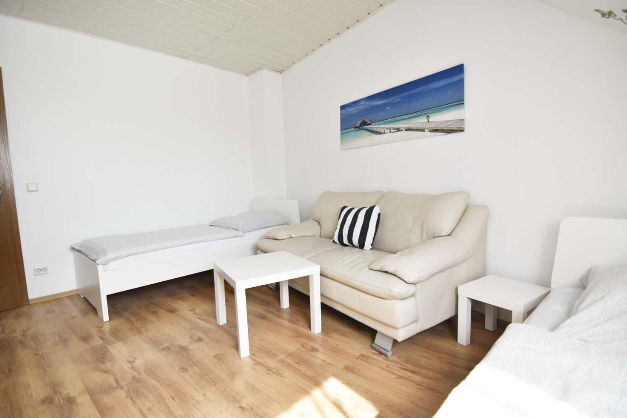 One room Apartment in Niederkassel Buitenkant foto