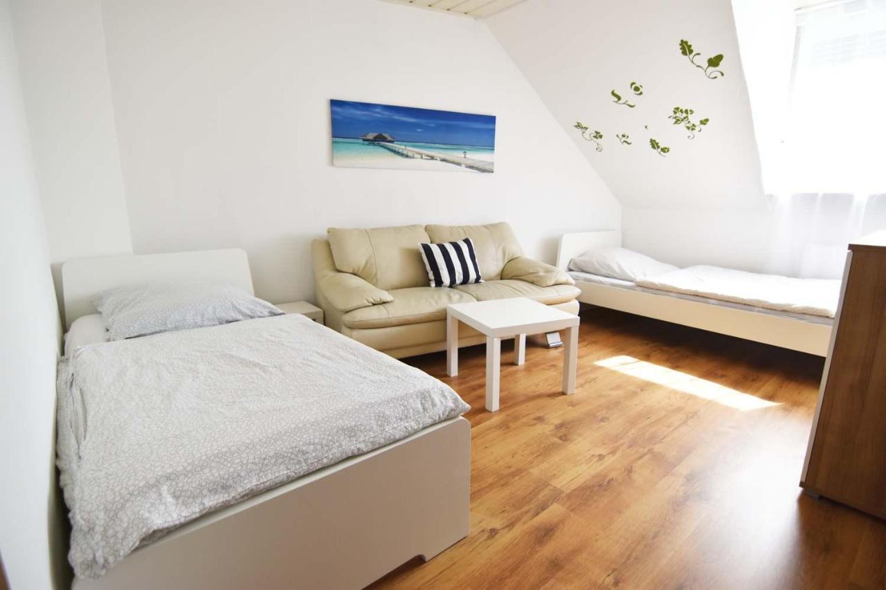 One room Apartment in Niederkassel Buitenkant foto