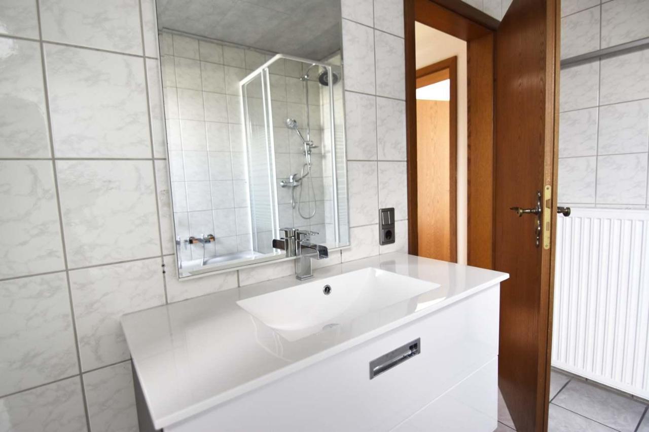 One room Apartment in Niederkassel Buitenkant foto
