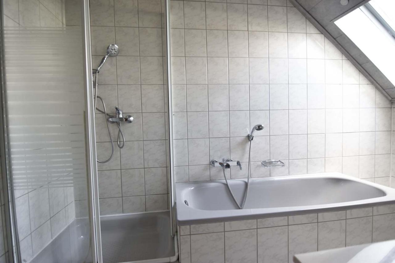 One room Apartment in Niederkassel Buitenkant foto
