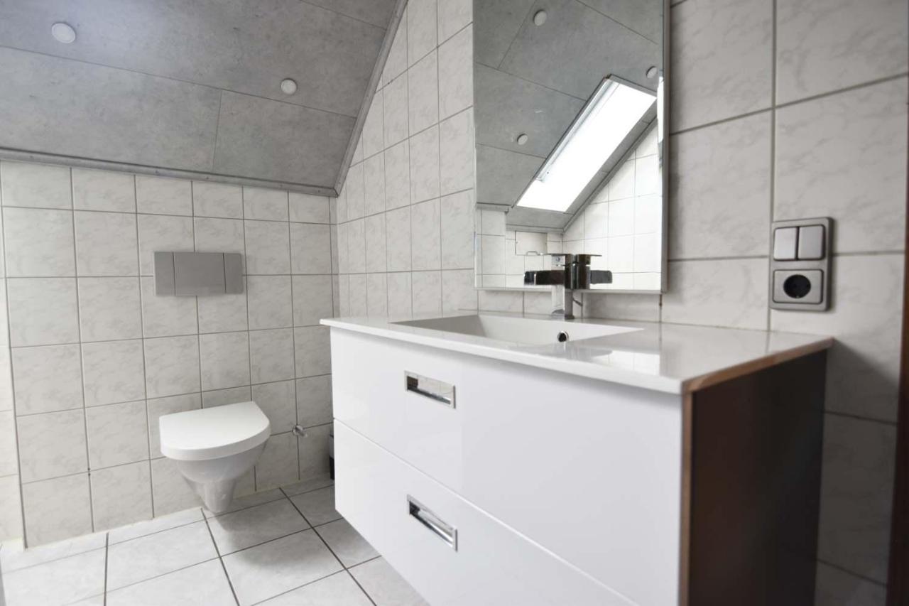 One room Apartment in Niederkassel Buitenkant foto