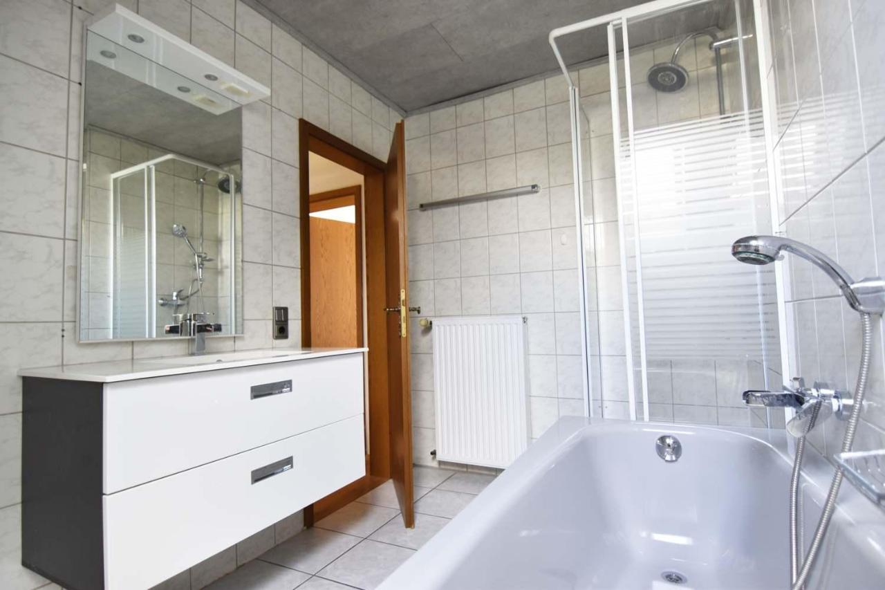 One room Apartment in Niederkassel Buitenkant foto
