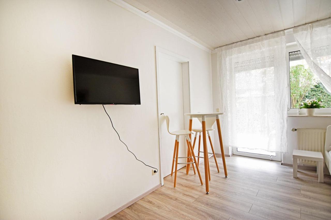 One room Apartment in Niederkassel Buitenkant foto