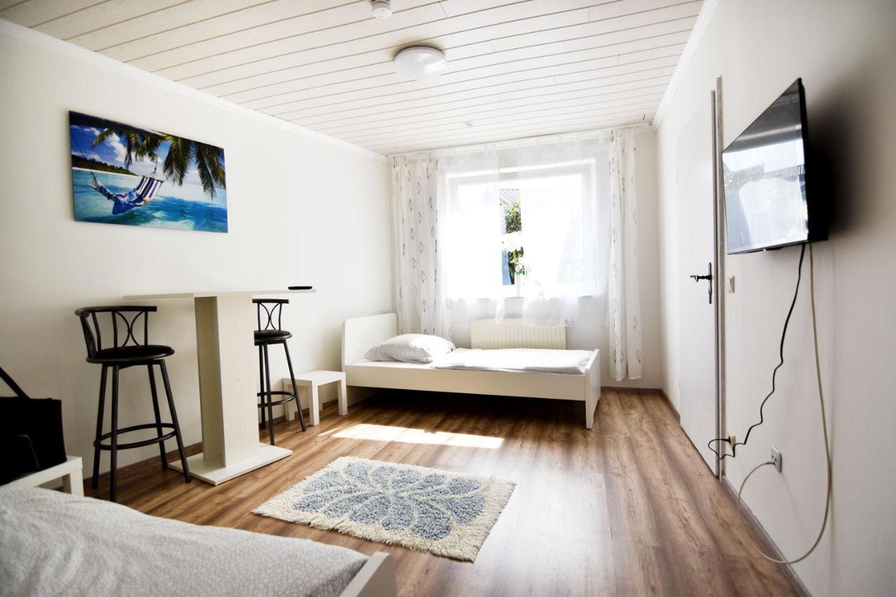 One room Apartment in Niederkassel Buitenkant foto