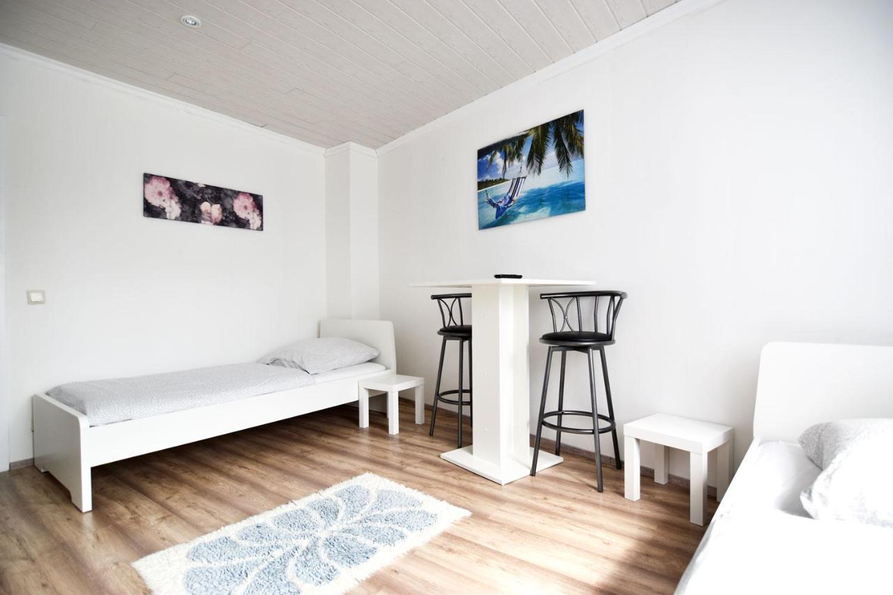 One room Apartment in Niederkassel Buitenkant foto